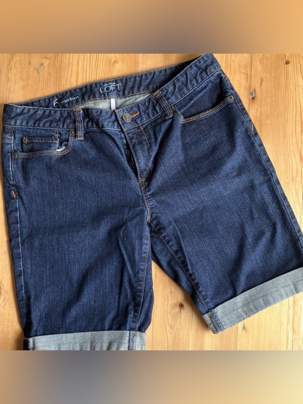 Ann Taylor Loft Sz. 6 Modern 9” Inseam Blue Denim Jean Bermuda Shorts Jorts EUC